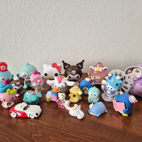 Sanrio Collectible/Figurine Lot - Picture 4 of 7